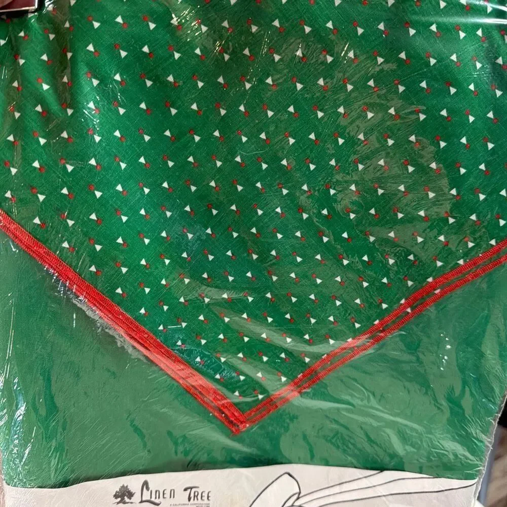 NWOT Vintage Linen Tree Fashion Tablecloth Set Christmas 30” Square Table Topper